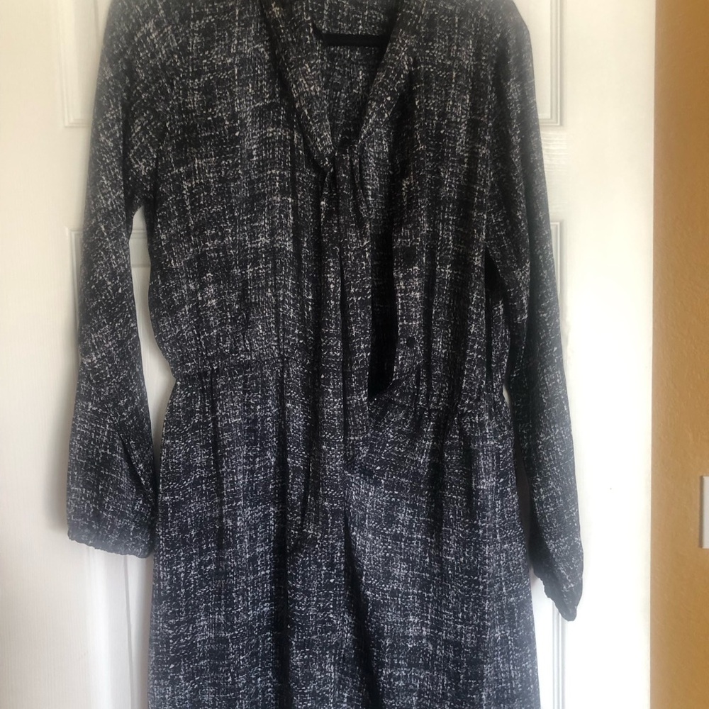 MICHAEL Michael Kors Black and White Long Sleeve Tie-Neck Shift Dress